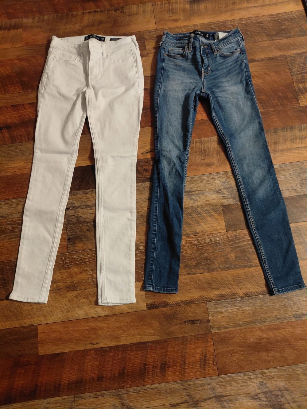 Hollister White Skinny Jeans & Blue Wash Skinny Pair